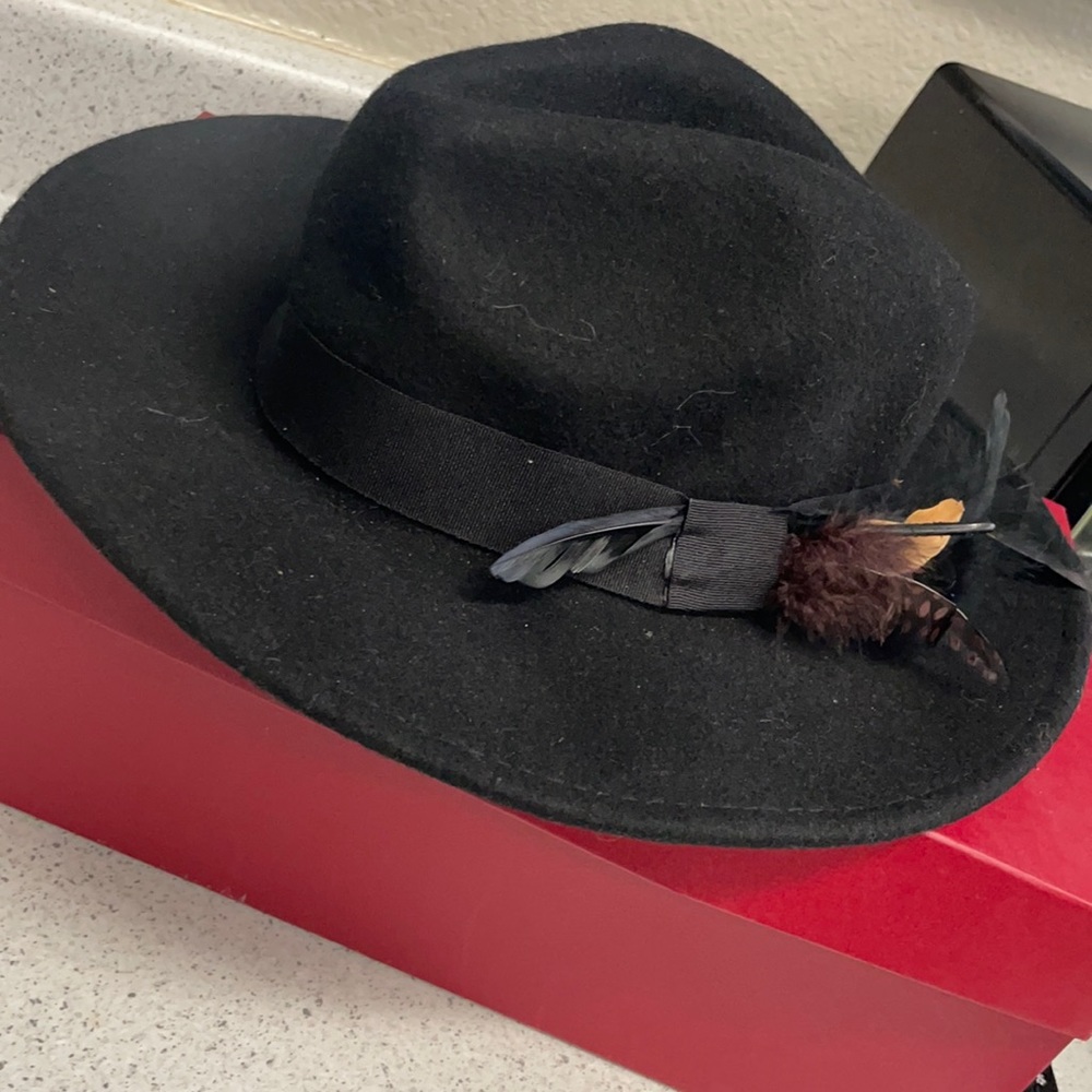 Black felt hat ALDO